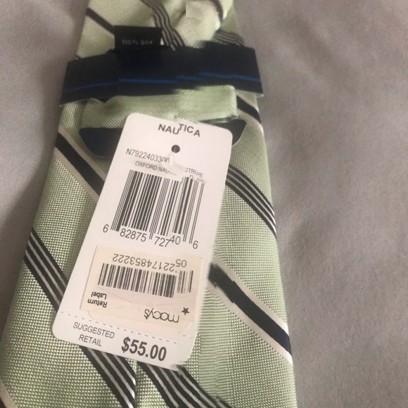 💼 *NWT* Nautica Striped Tie - Picture 2 of 3